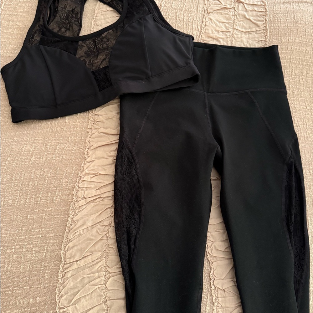Chic Fabletics Black Leggings & Sports Bra with Lace! S Bottom, M Top! NWOT!